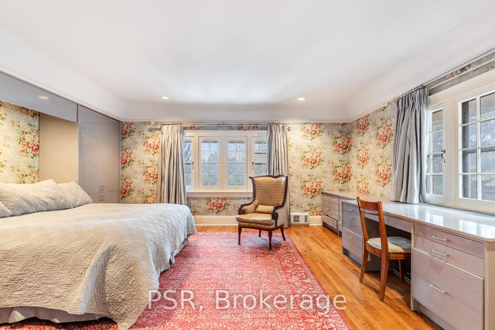 13 Old Forest Hill Road, Toronto C03