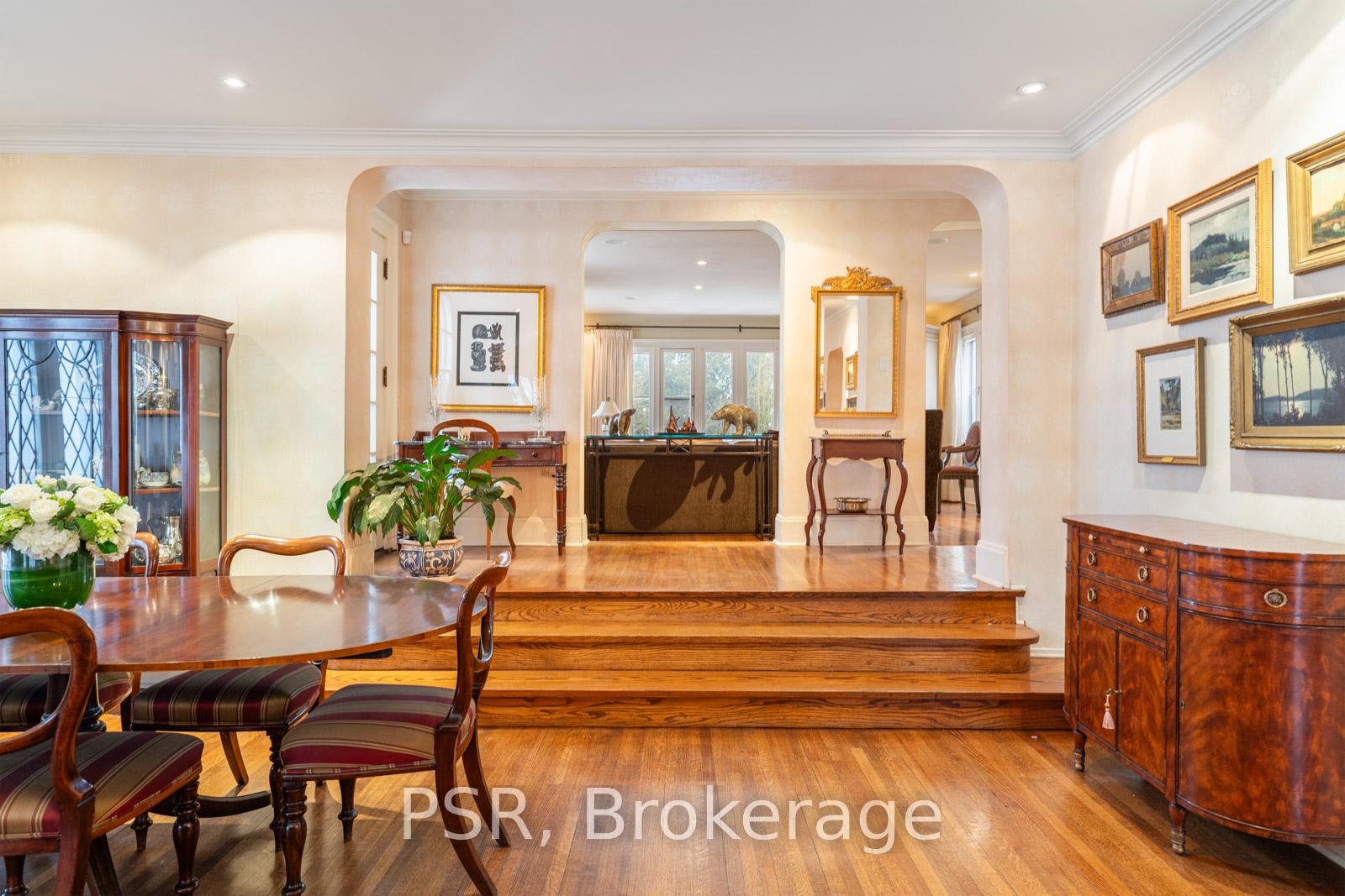 13 Old Forest Hill Road, Toronto C03