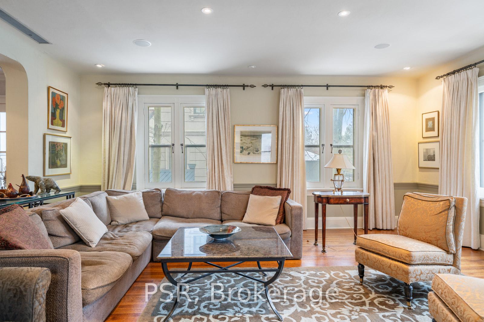 13 Old Forest Hill Road, Toronto C03