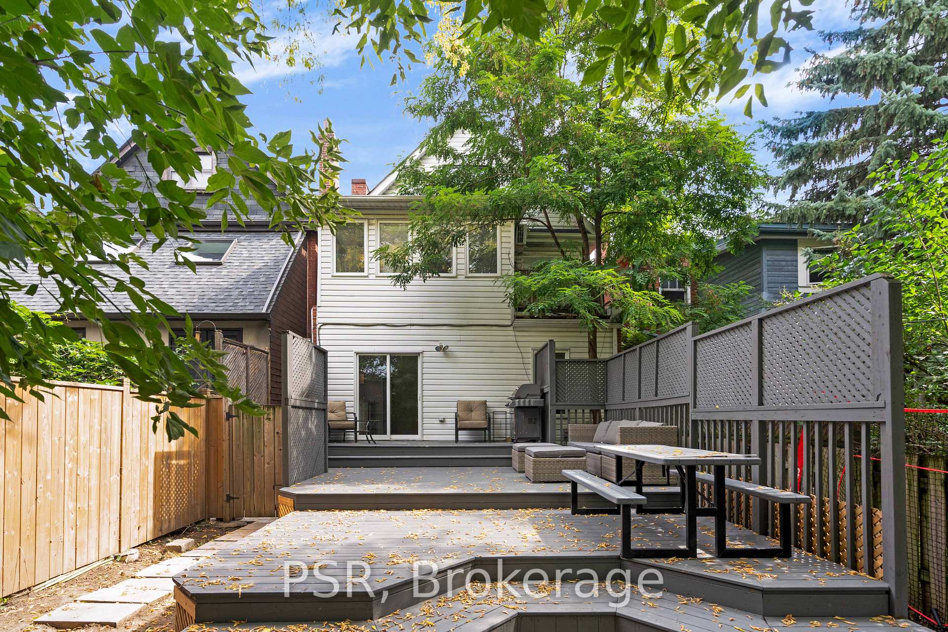 96 Hilton Avenue