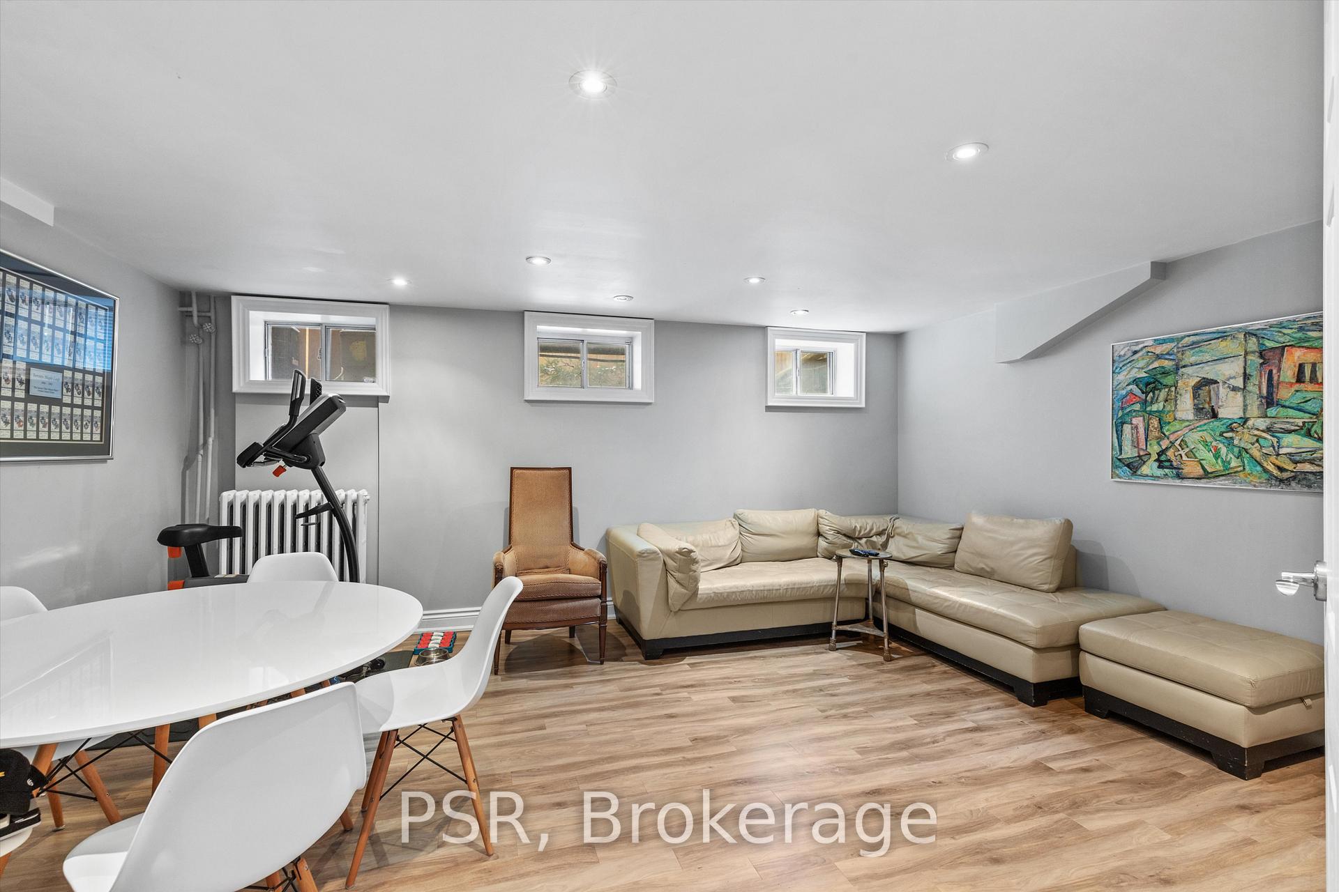 31 Clarendon Avenue, Toronto C02, ON M4V 3C1