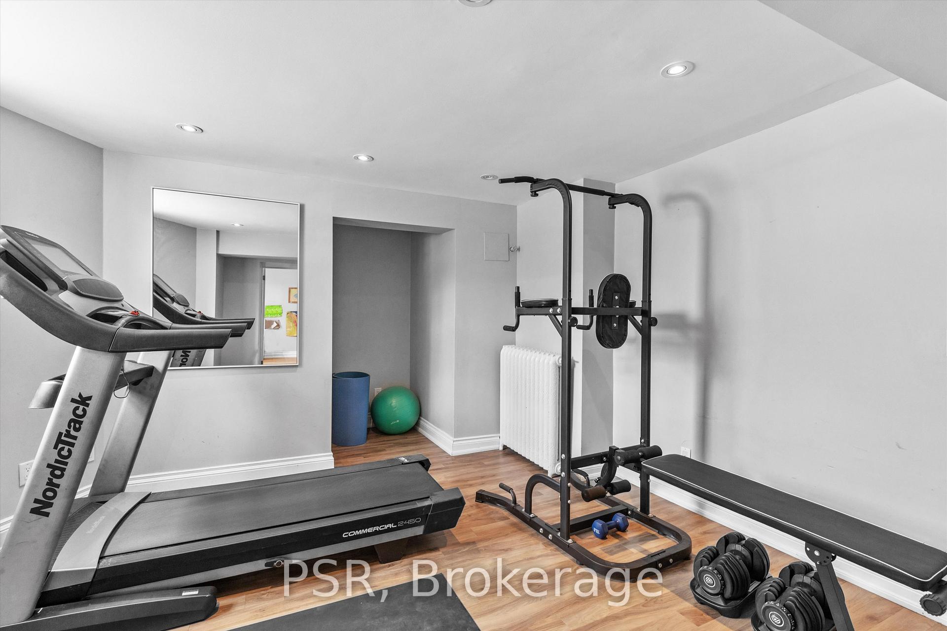 31 Clarendon Avenue, Toronto C02, ON M4V 3C1