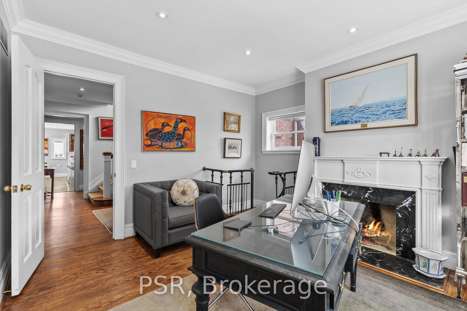 31 Clarendon Avenue, Toronto C02, ON M4V 3C1