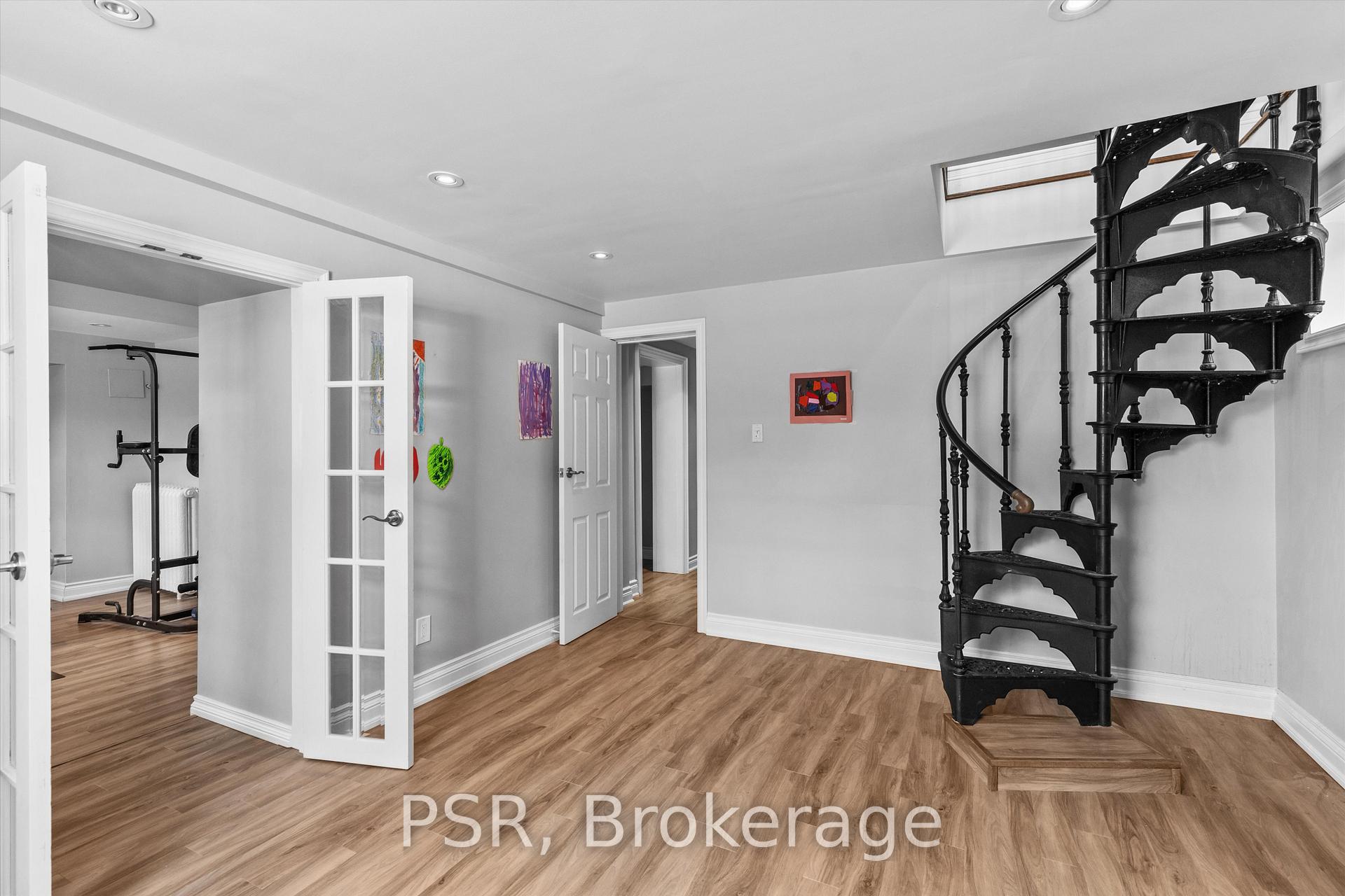 31 Clarendon Avenue, Toronto C02, ON M4V 3C1