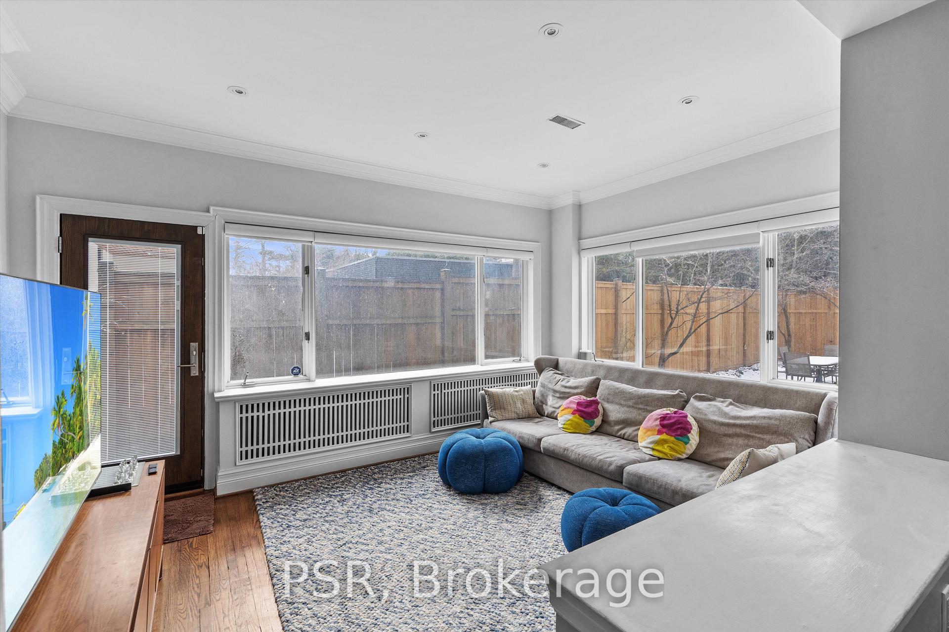 31 Clarendon Avenue, Toronto C02, ON M4V 3C1