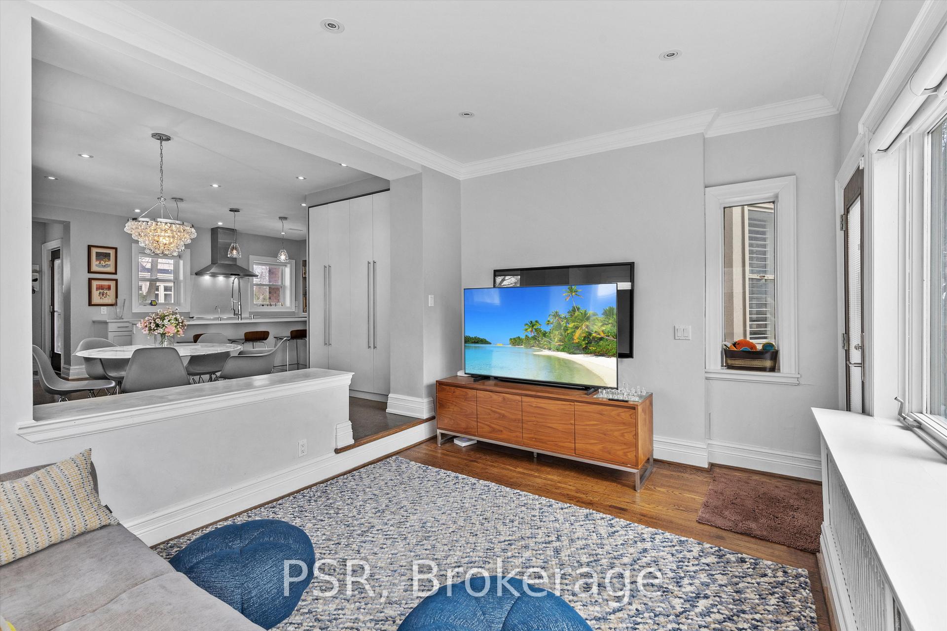 31 Clarendon Avenue, Toronto C02, ON M4V 3C1