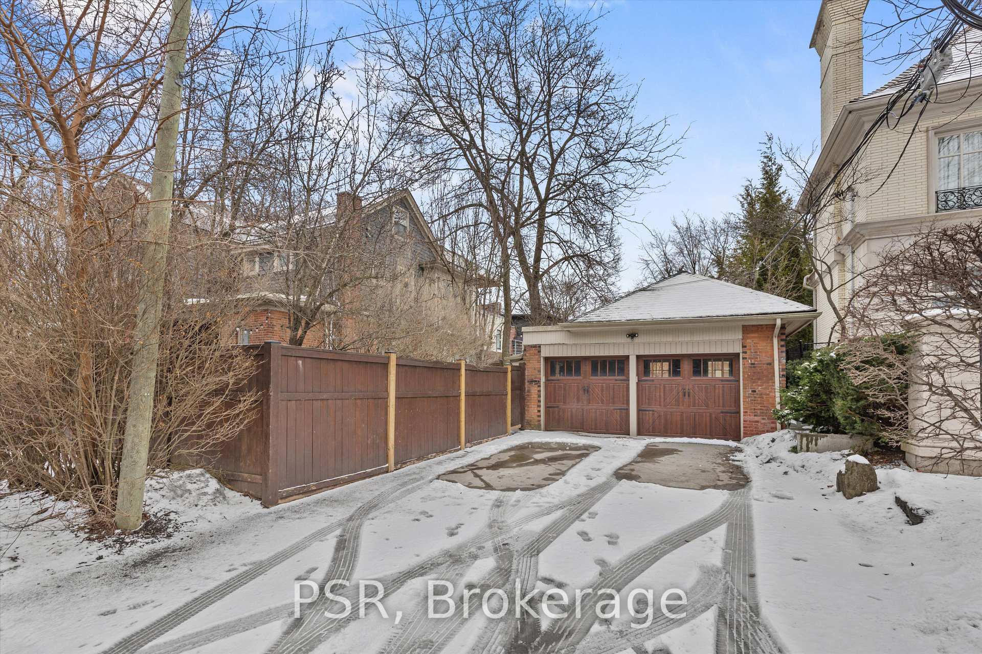 31 Clarendon Avenue, Toronto C02, ON M4V 3C1