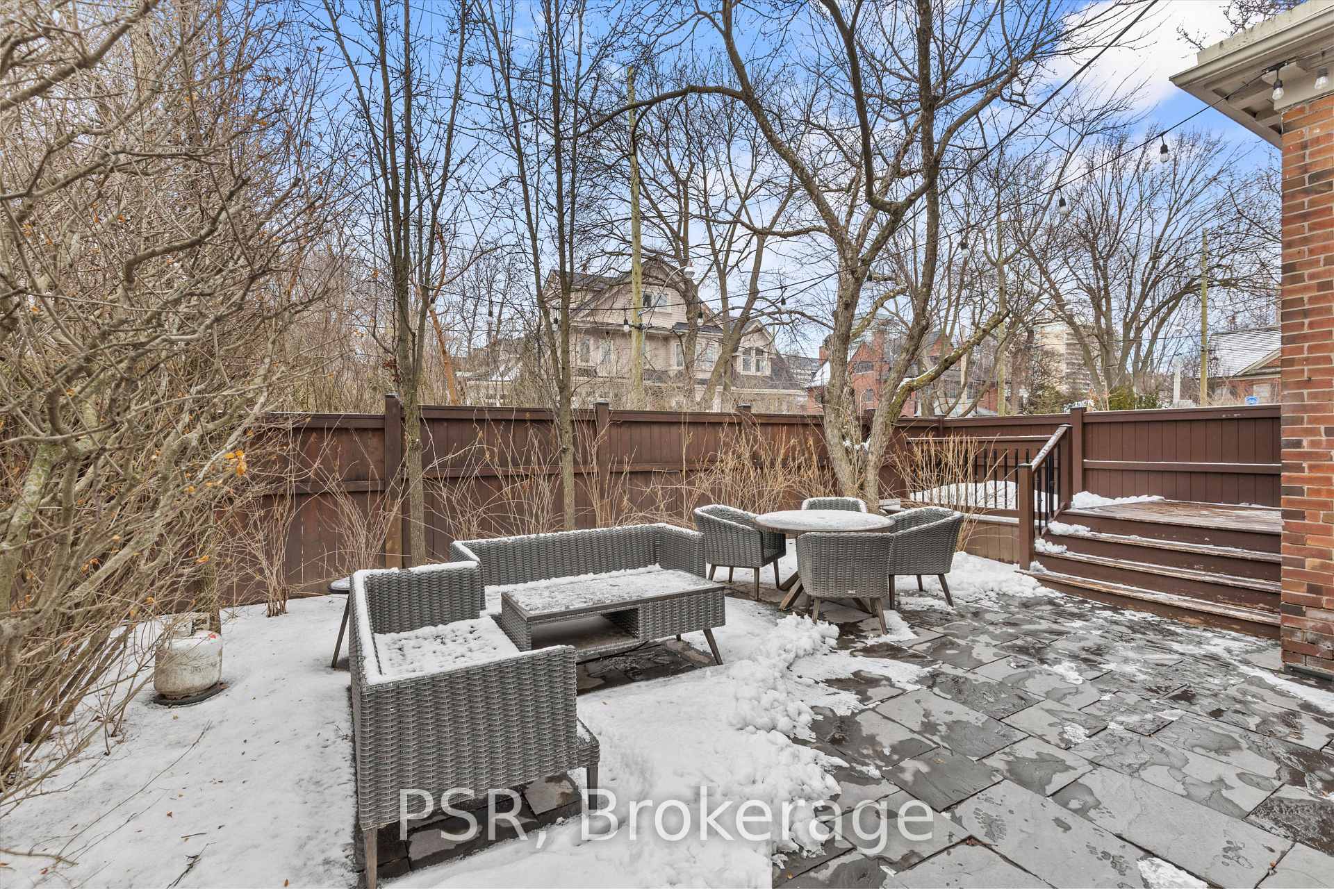 31 Clarendon Avenue, Toronto C02, ON M4V 3C1