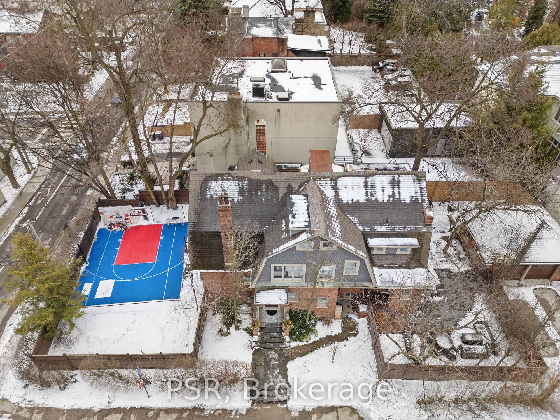 31 Clarendon Avenue, Toronto C02, ON M4V 3C1