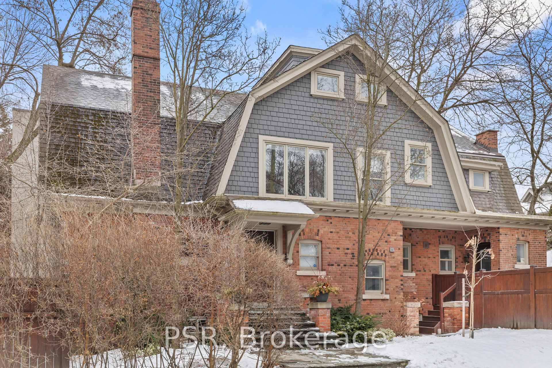 31 Clarendon Avenue, Toronto C02, ON M4V 3C1
