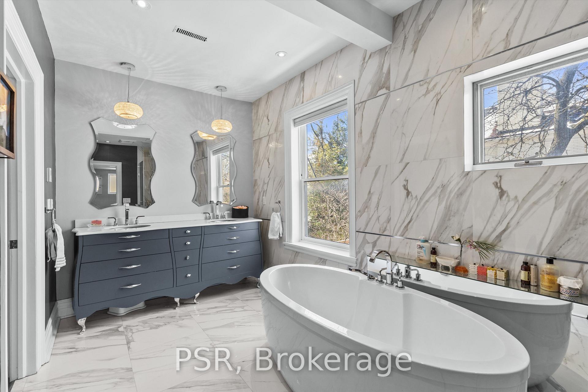 31 Clarendon Avenue, Toronto C02, ON M4V 3C1