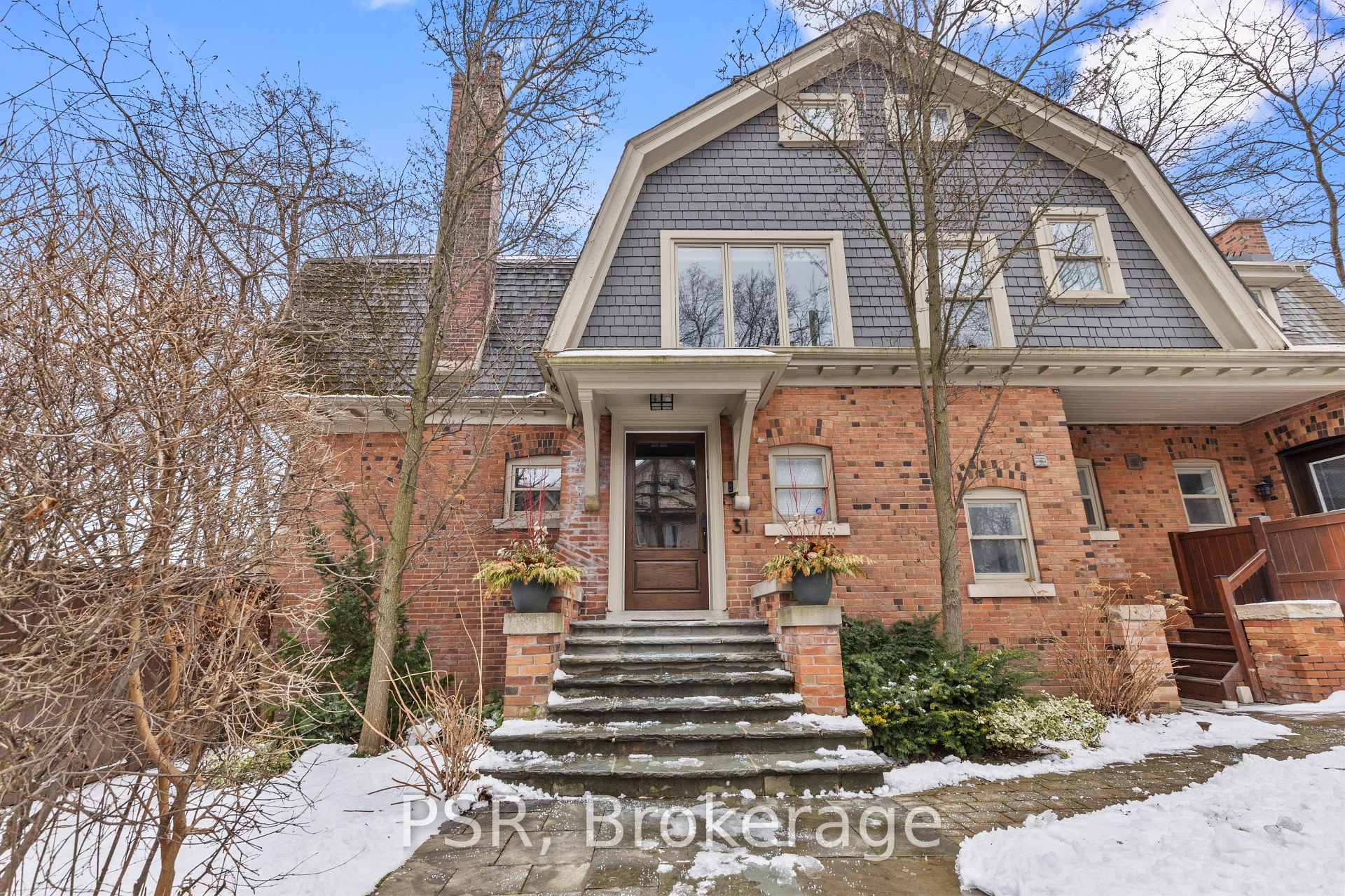 31 Clarendon Avenue, Toronto C02, ON M4V 3C1