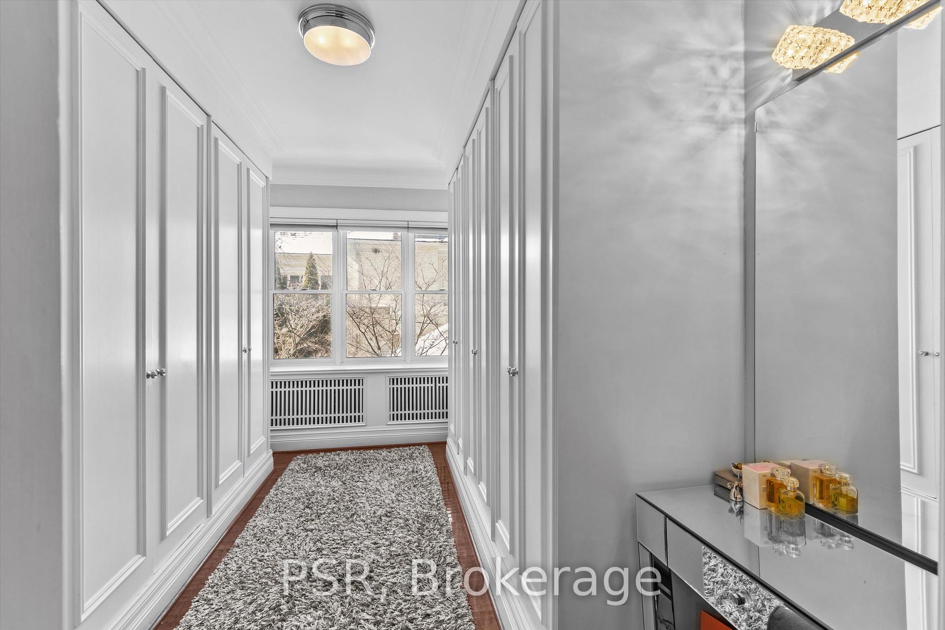 31 Clarendon Avenue, Toronto C02, ON M4V 3C1