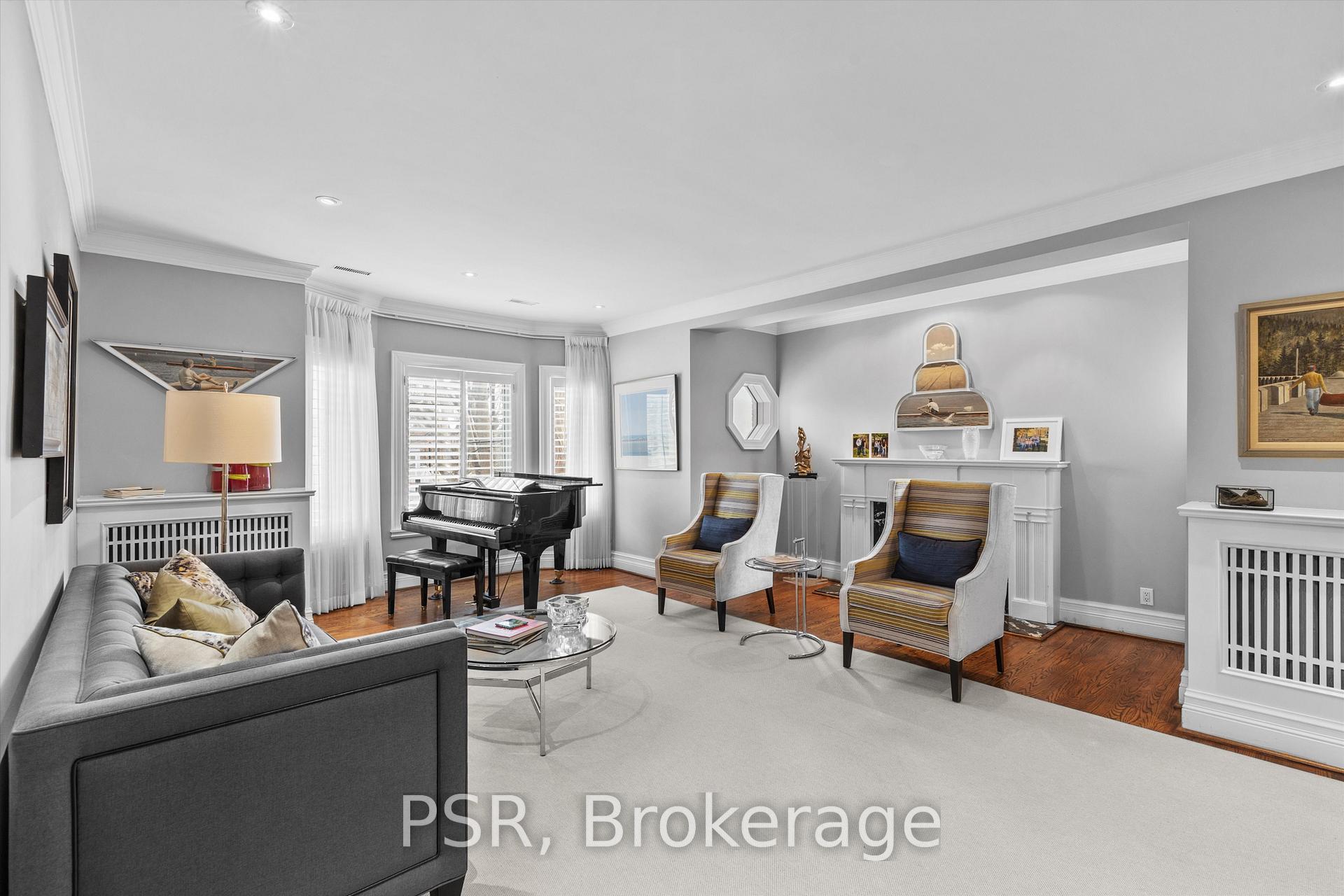 31 Clarendon Avenue, Toronto C02, ON M4V 3C1