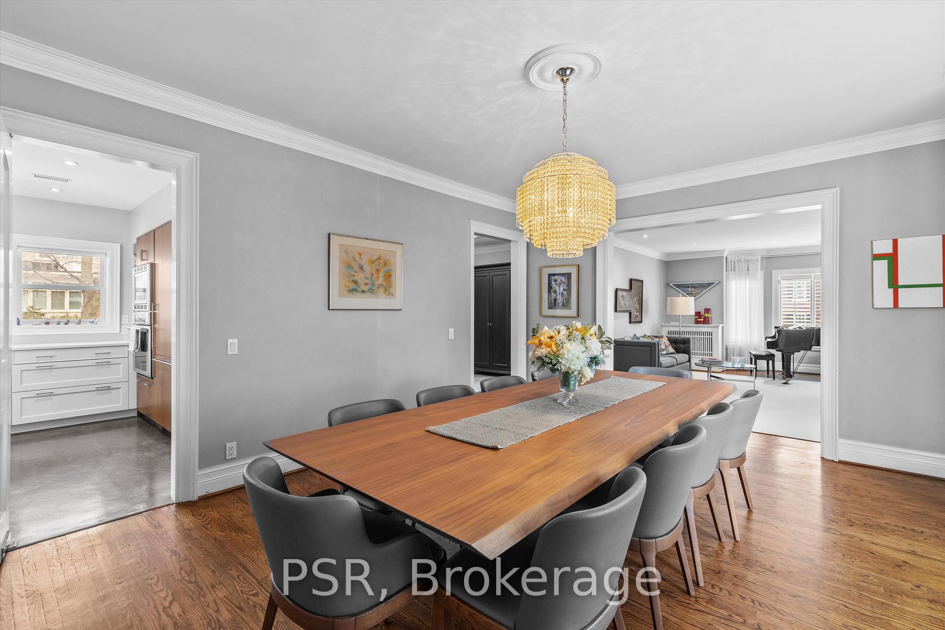 31 Clarendon Avenue, Toronto C02, ON M4V 3C1