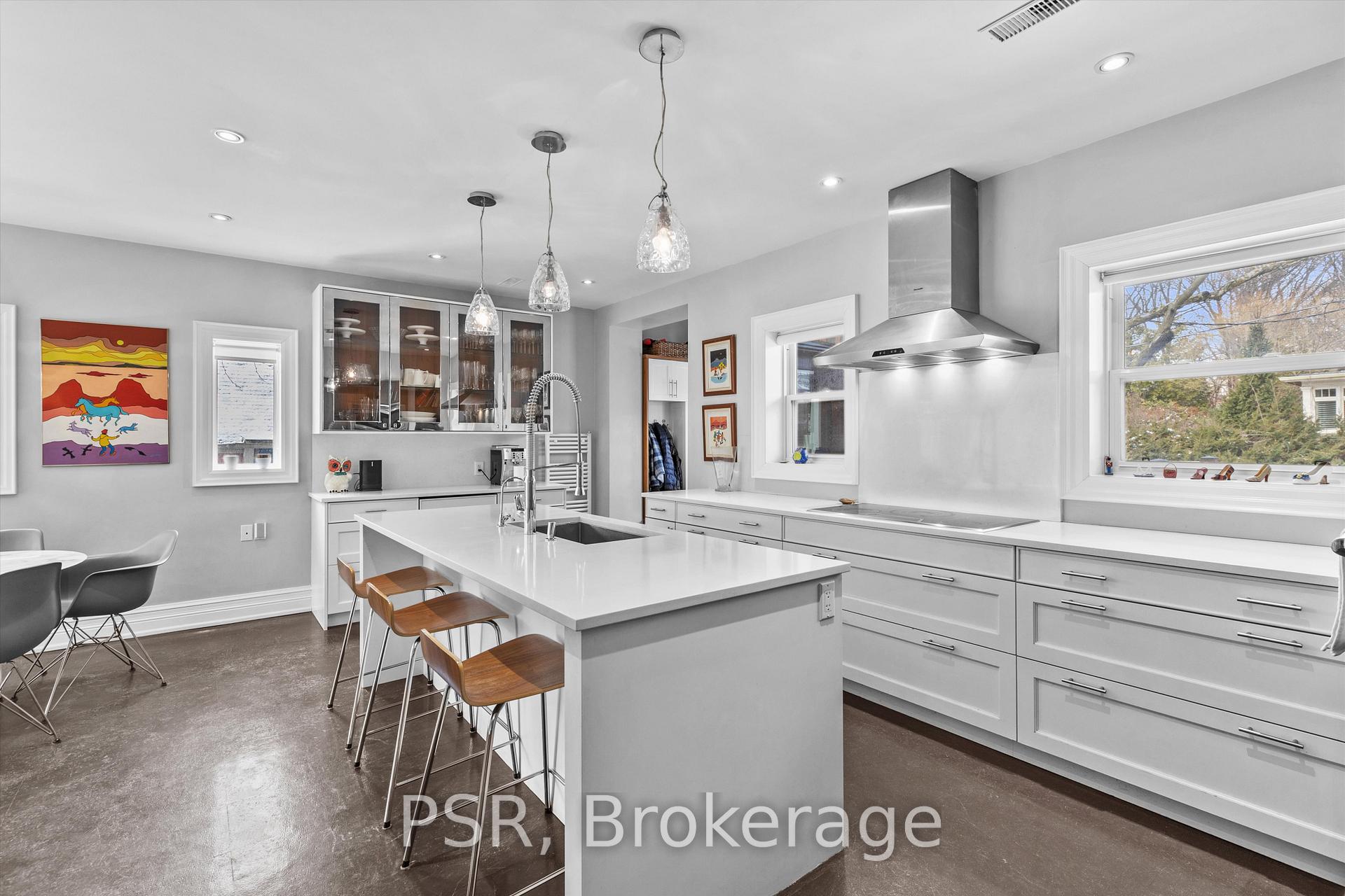 31 Clarendon Avenue, Toronto C02, ON M4V 3C1