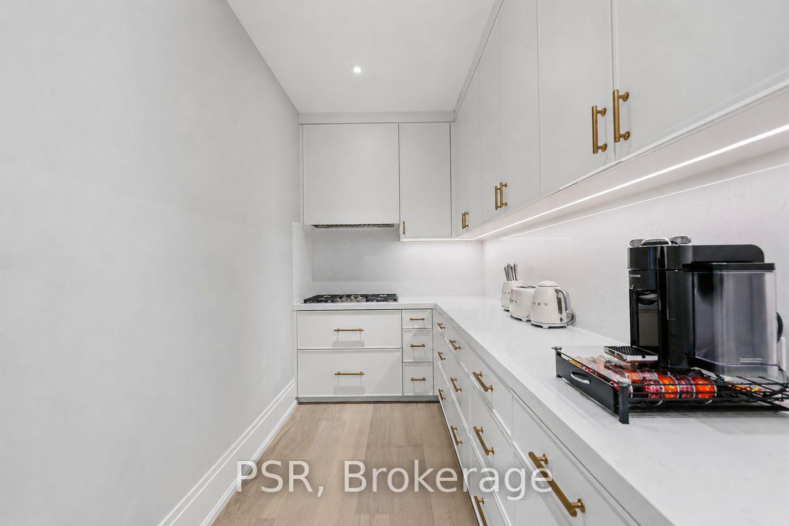 117 Yonge Boulevard