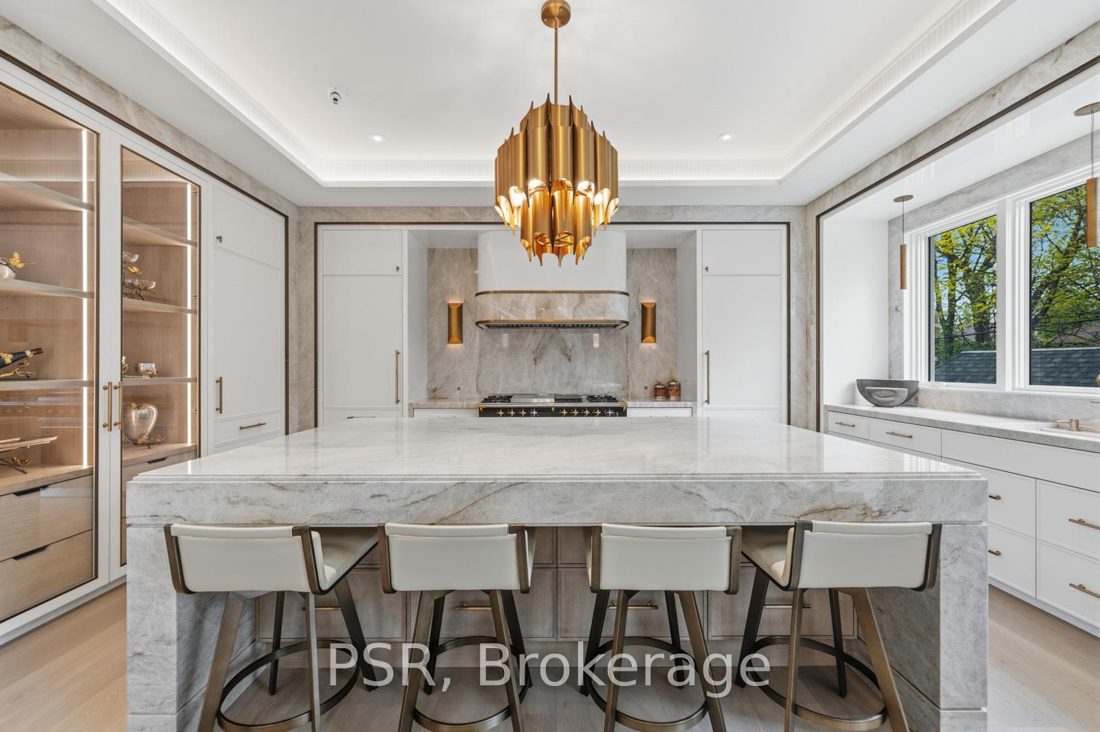117 Yonge Boulevard