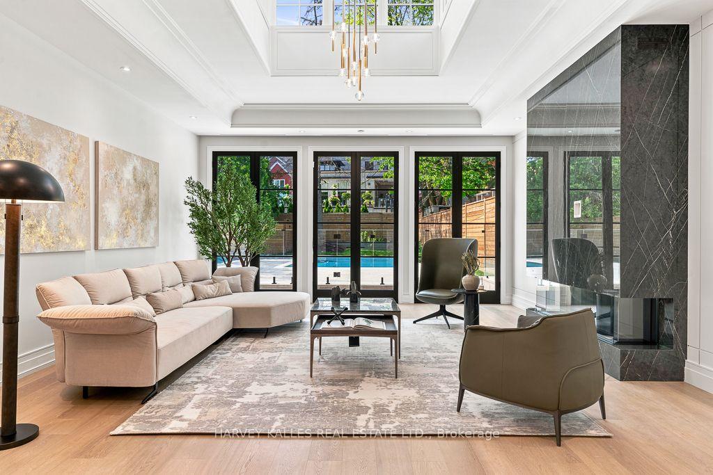 204 Forest Hill Road, Toronto