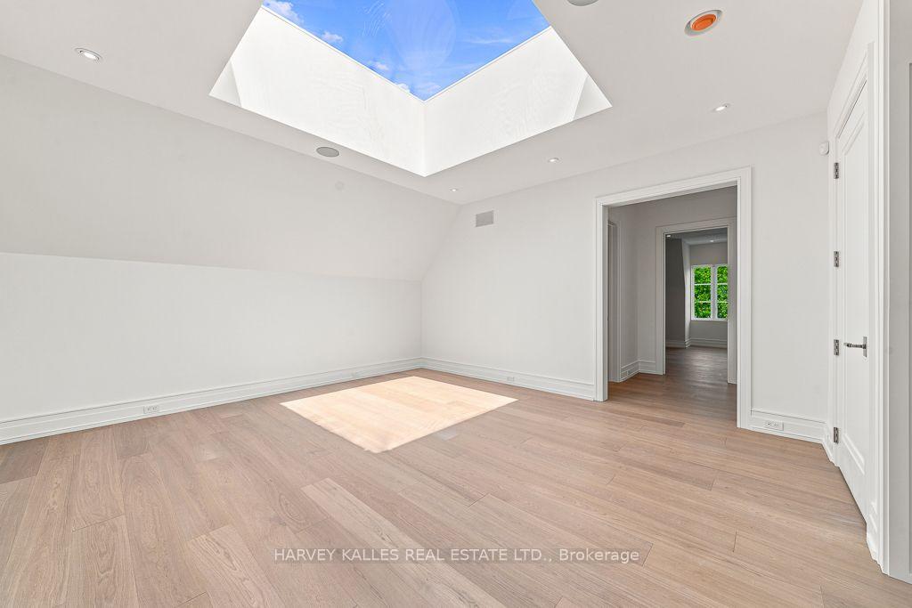 204 Forest Hill Road, Toronto