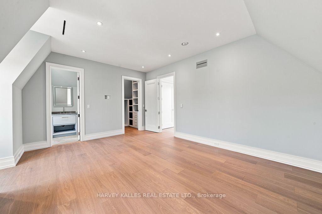 204 Forest Hill Road, Toronto