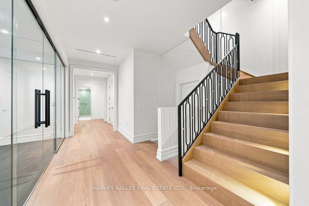 204 Forest Hill Road, Toronto