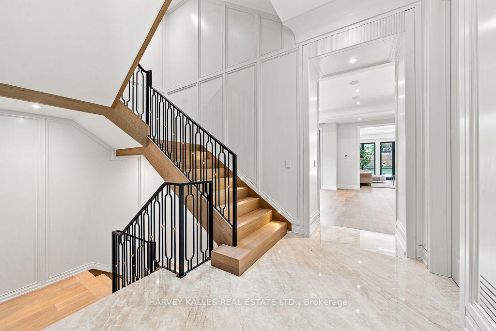 204 Forest Hill Road, Toronto