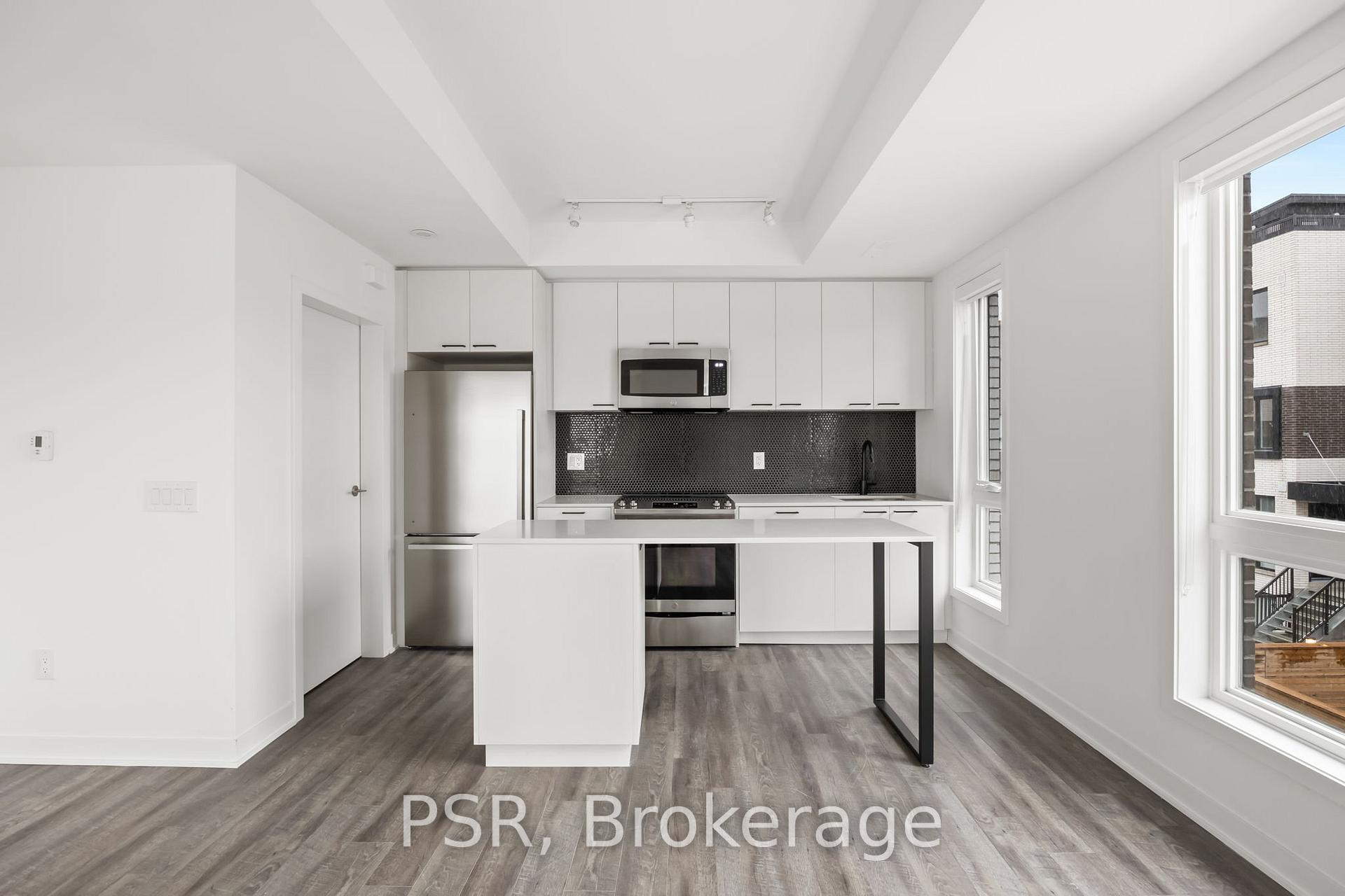 40 Ed Clark Gardens Boulevard TH13, Toronto W03, ON M6N 0B5, Toronto W03 ON, M6N 0B5