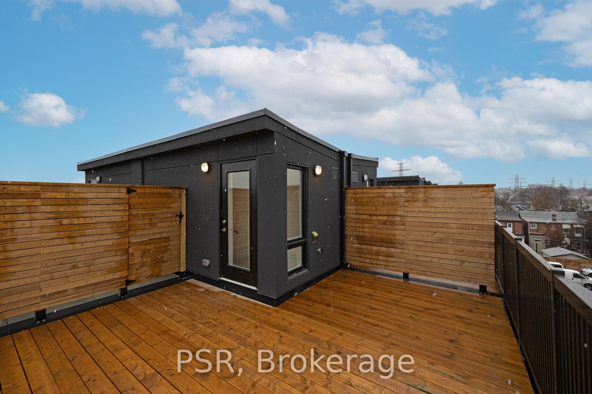 40 Ed Clark Gardens Boulevard TH13, Toronto W03, ON M6N 0B5, Toronto W03 ON, M6N 0B5