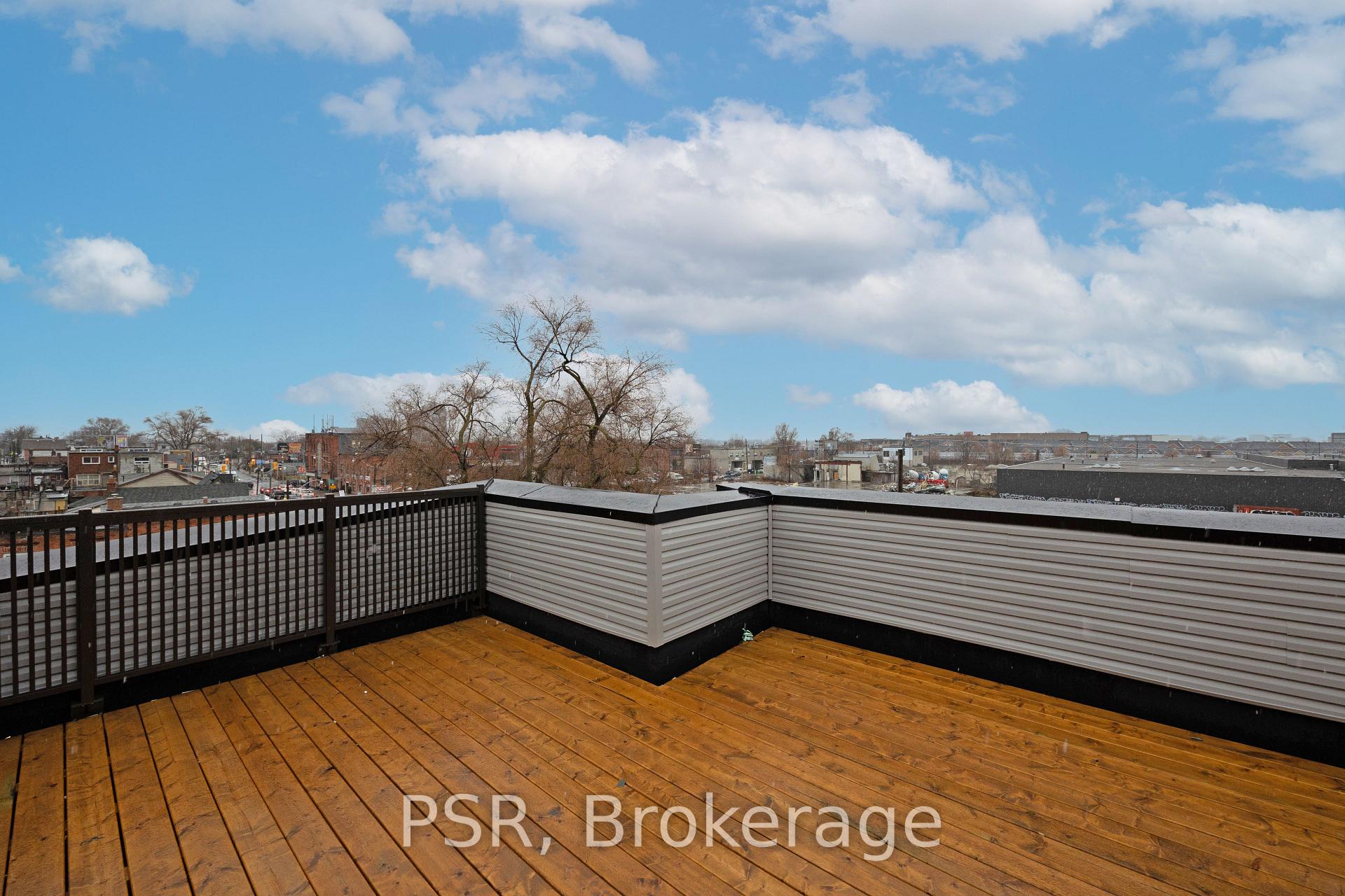 40 Ed Clark Gardens Boulevard TH13, Toronto W03, ON M6N 0B5, Toronto W03 ON, M6N 0B5