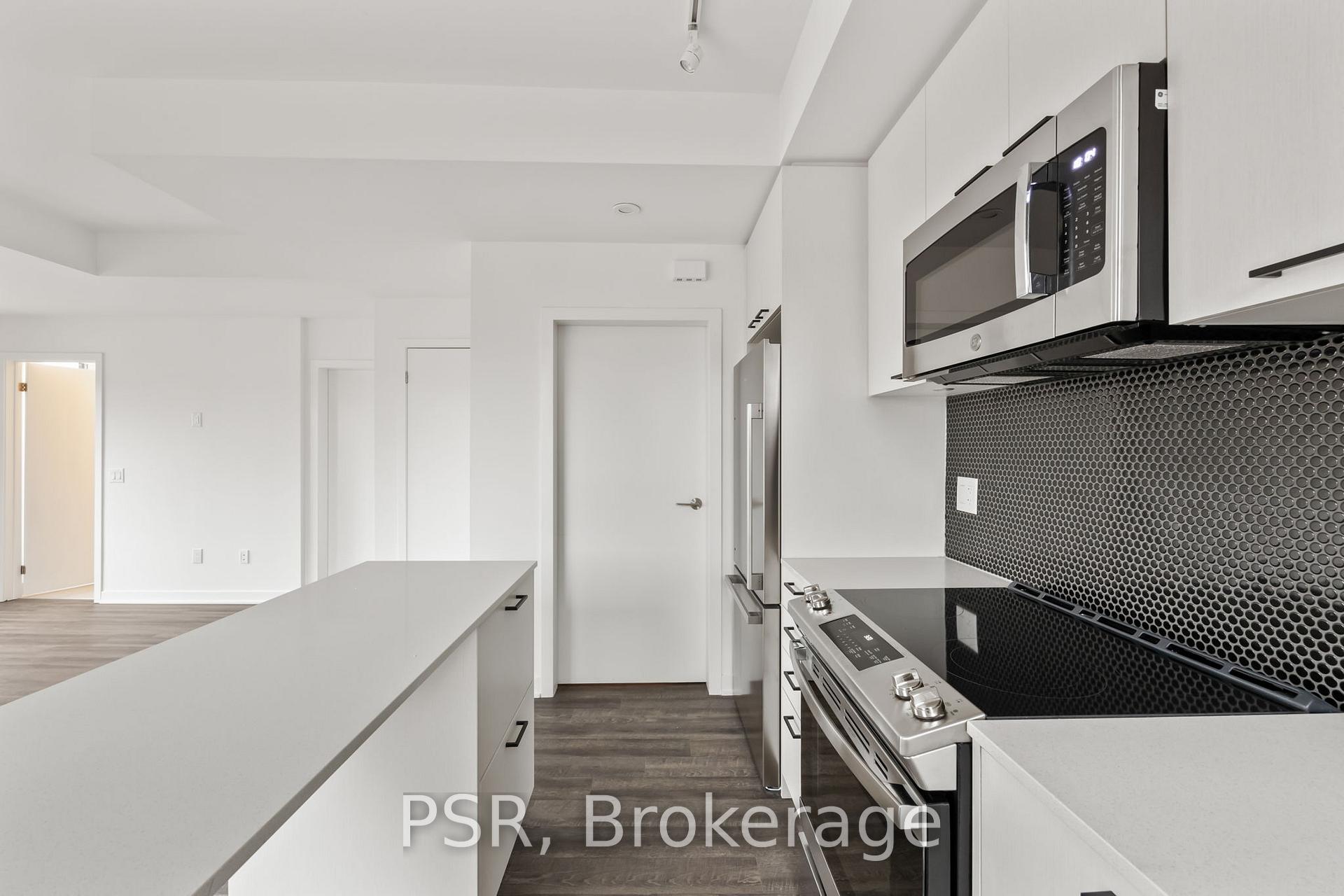 40 Ed Clark Gardens Boulevard TH13, Toronto W03, ON M6N 0B5, Toronto W03 ON, M6N 0B5