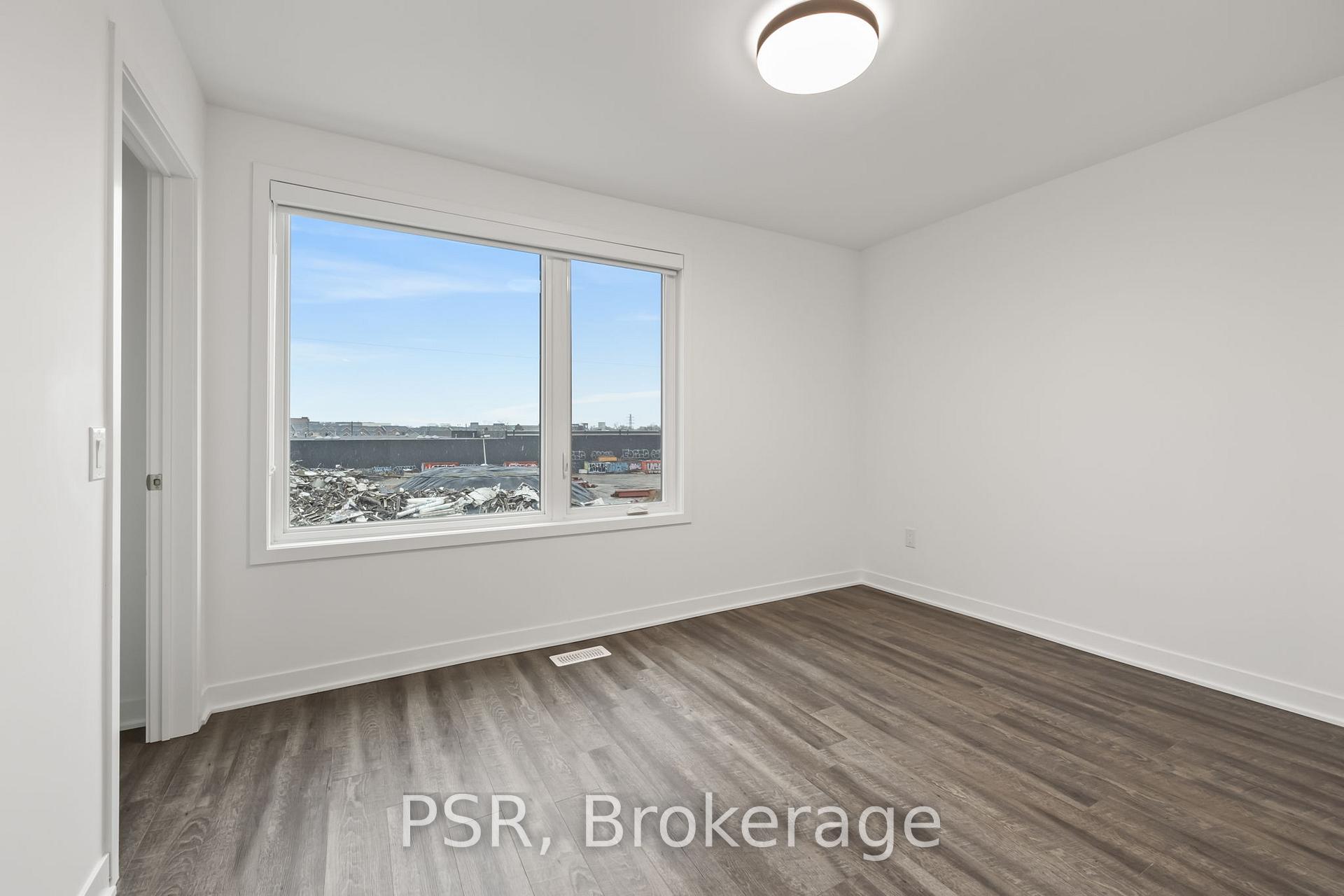 40 Ed Clark Gardens Boulevard TH13, Toronto W03, ON M6N 0B5, Toronto W03 ON, M6N 0B5