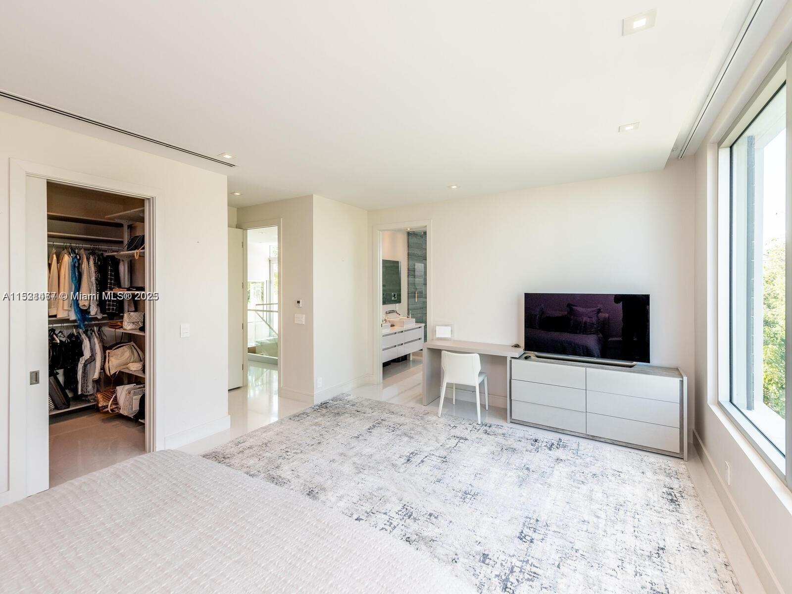 320 W Heather Dr