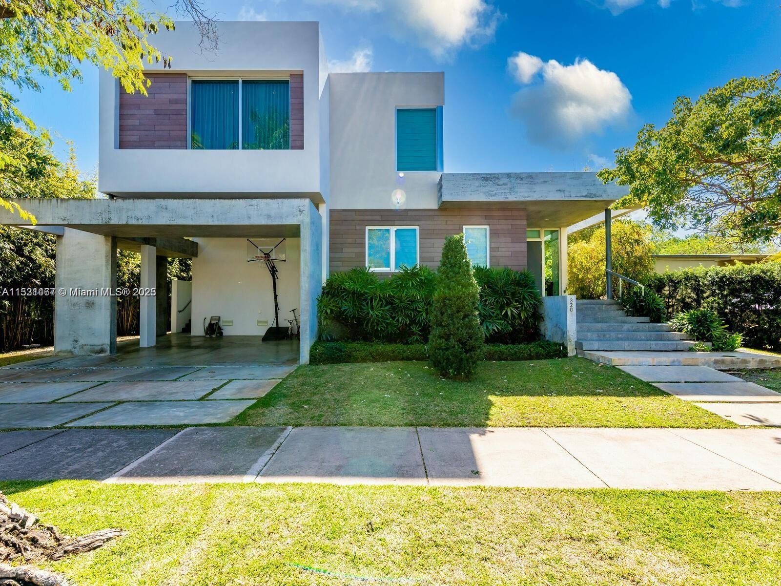 320 W Heather Dr