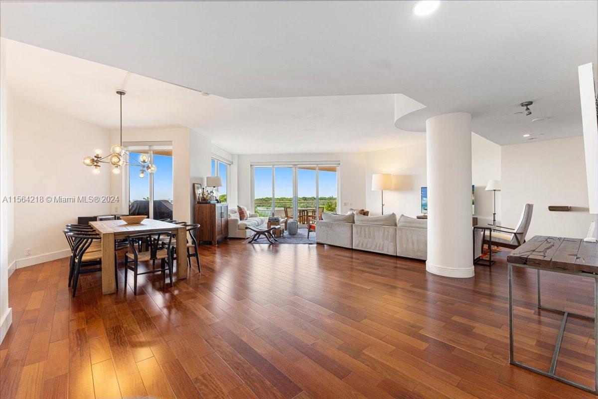 10 Edgewater Dr # 5D