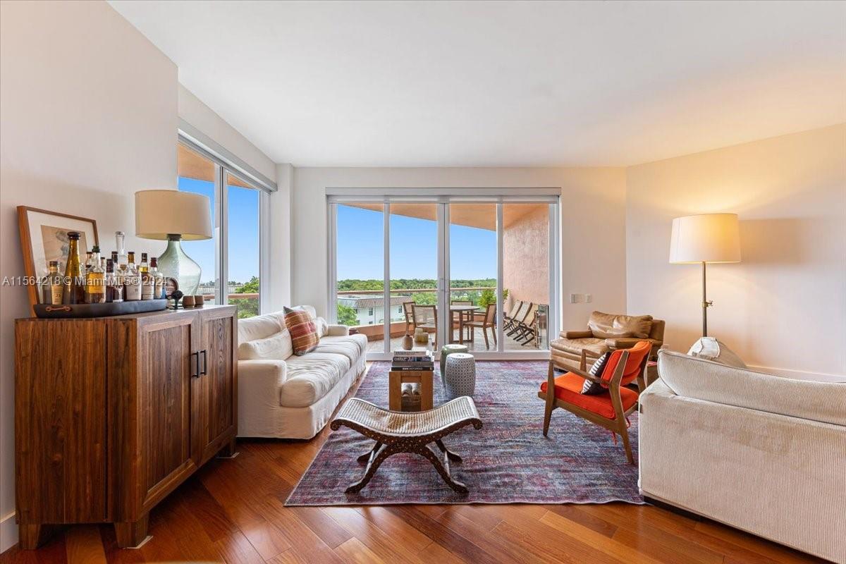 10 Edgewater Dr # 5D