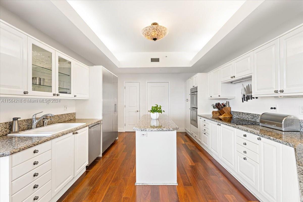 10 Edgewater Dr # 5D