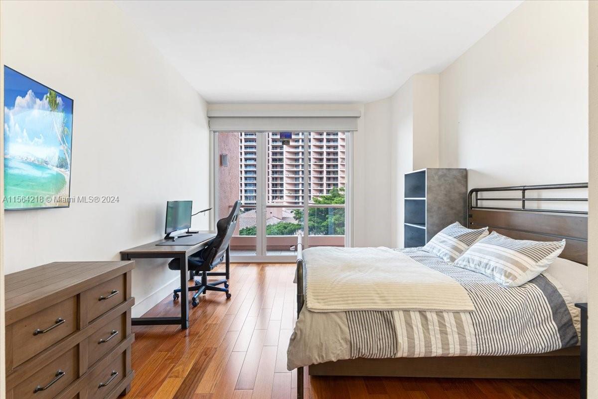 10 Edgewater Dr # 5D