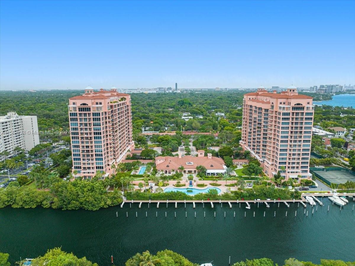 10 Edgewater Dr # 5D