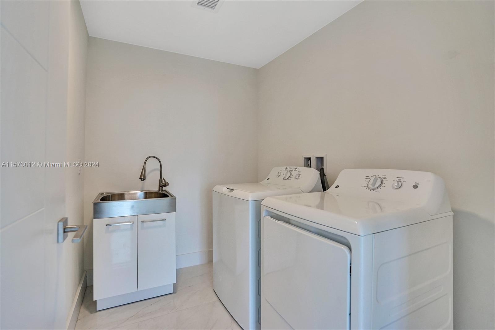 301 Altara Ave # 835