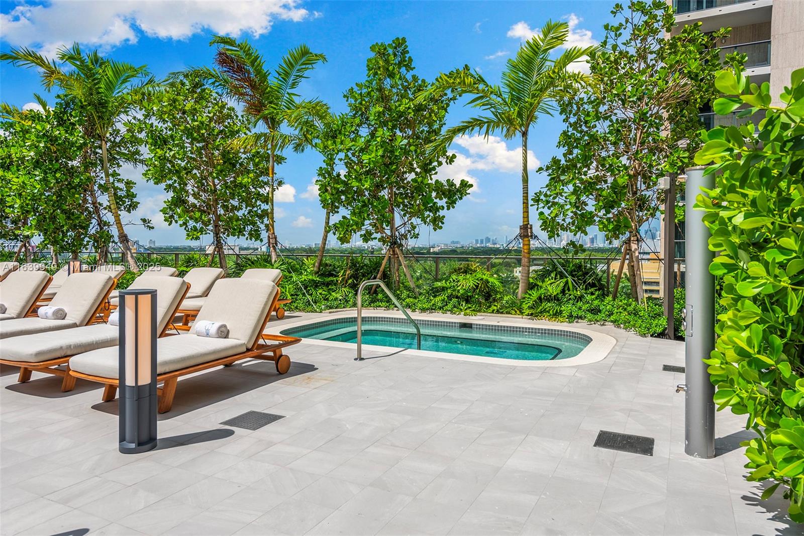 2678 Tigertail Ave # 1005