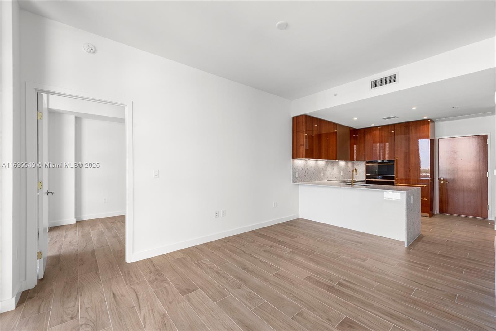 2678 Tigertail Ave # 1005