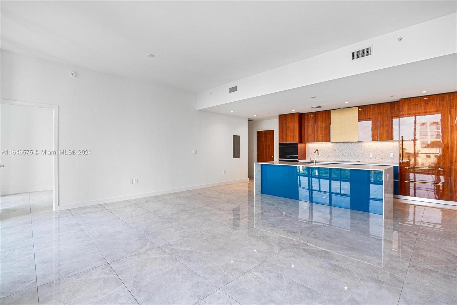 2678 Tigertail Ave # 413