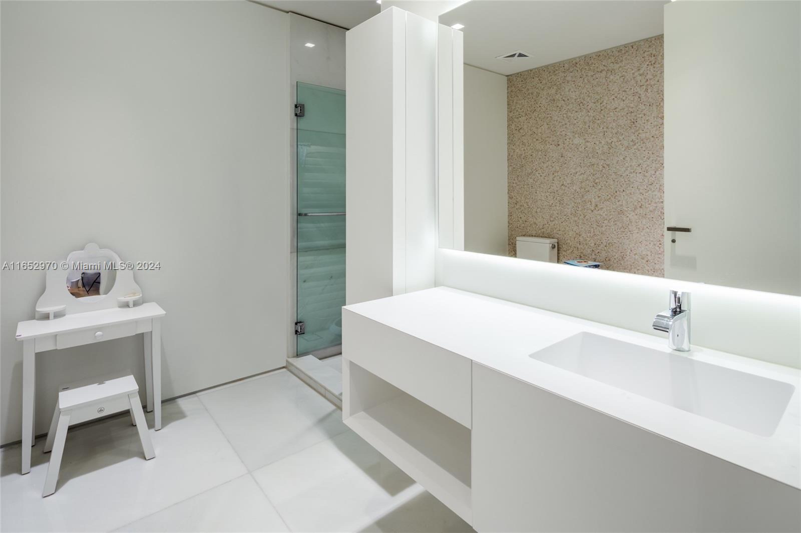 360 Ocean Dr Unit: LPH2S