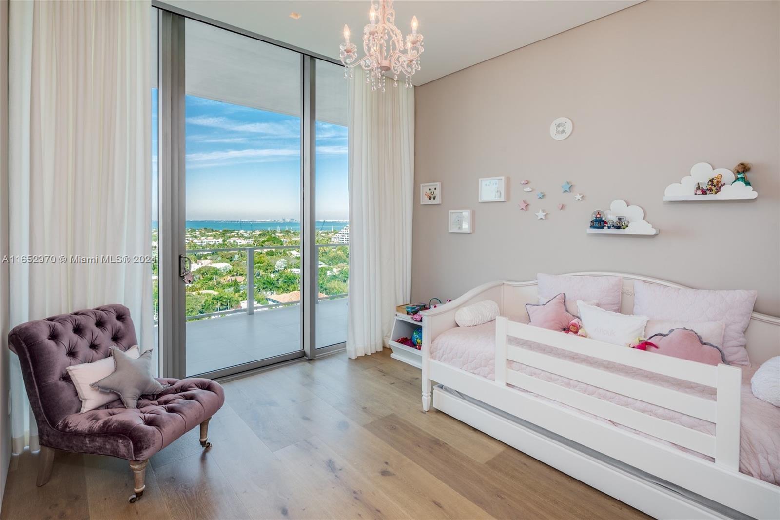 360 Ocean Dr Unit: LPH2S