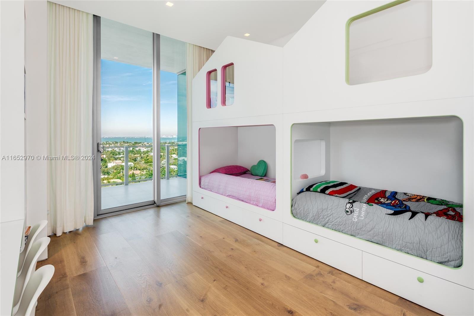 360 Ocean Dr Unit: LPH2S