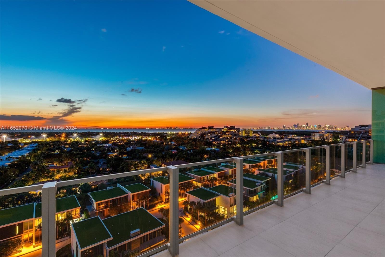 360 Ocean Dr Unit: LPH2S