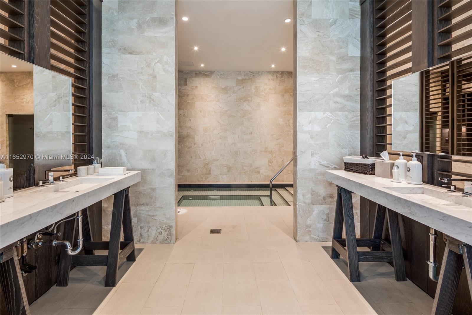 360 Ocean Dr Unit: LPH2S