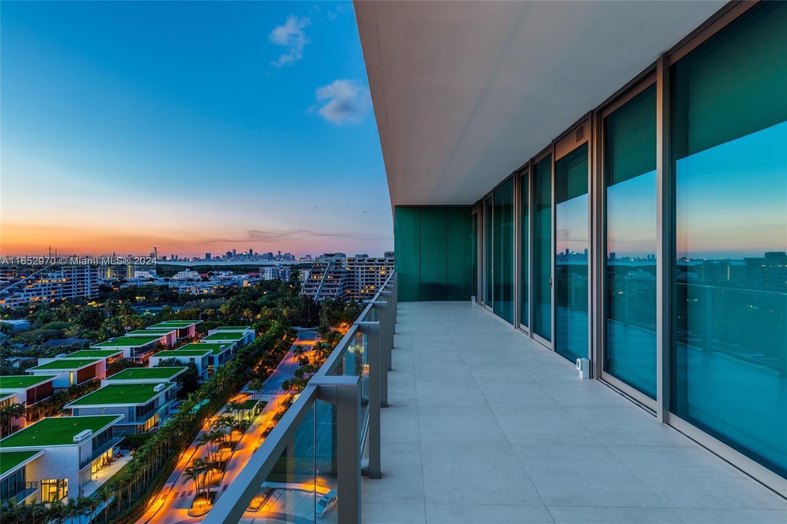 360 Ocean Dr Unit: LPH2S