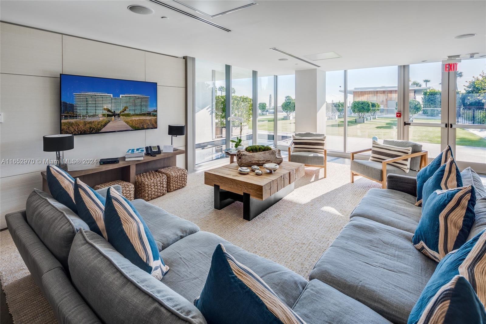 360 Ocean Dr Unit: LPH2S